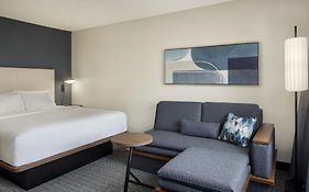Courtyard By Marriott Springfield Airport